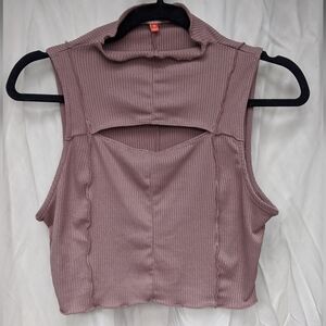 Mele e Pere Pink Crop Tank Top with Cut Out and Ribbed Style